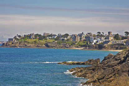 Dinard, Brittany, France (photo by W. Bulach - CC BY-SA 4.0)