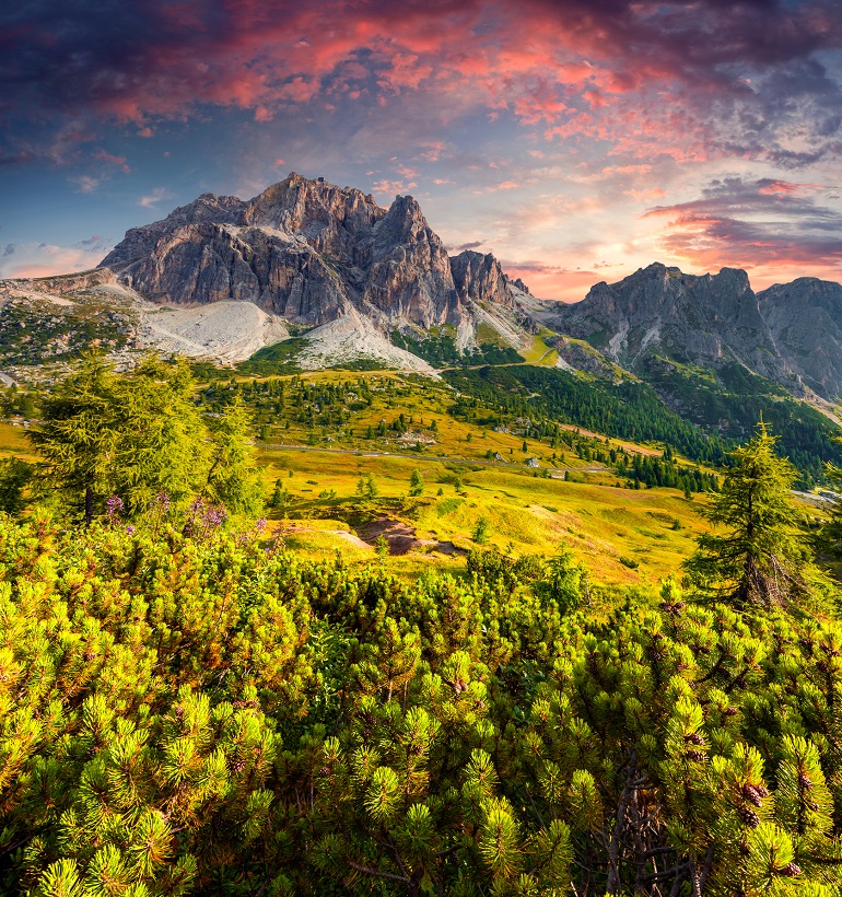 View from Falzarego pass, Dolomites (© Jojjik | Dreamstime.com)