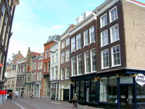 Twisted houses in central Dordrecht