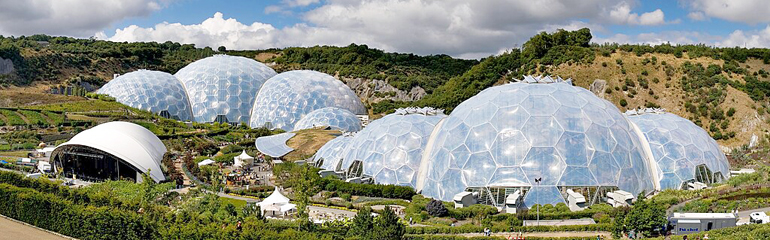 Eden Project (photo by Jürgen Matern - CC BY-SA 2.5)