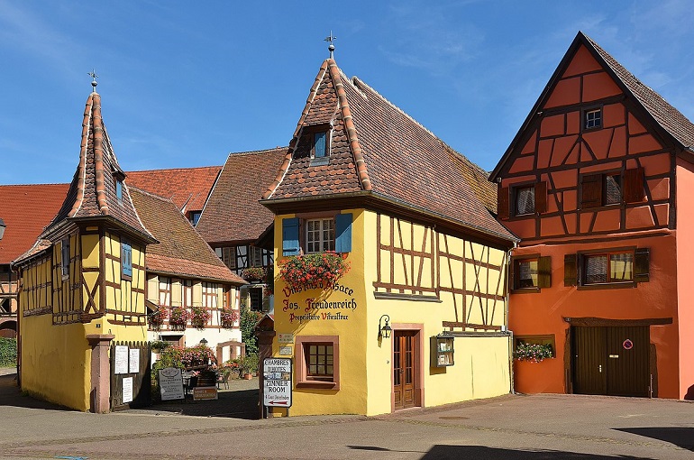 Ancienne cour colongère d'Unterlinden, Eguisheim (photo by Patrick - CC BY-SA 2.0)