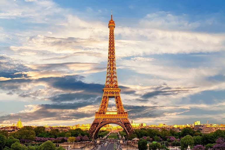 Eiffel Tower, Paris (photo by Pete Linforth from Pixabay)
