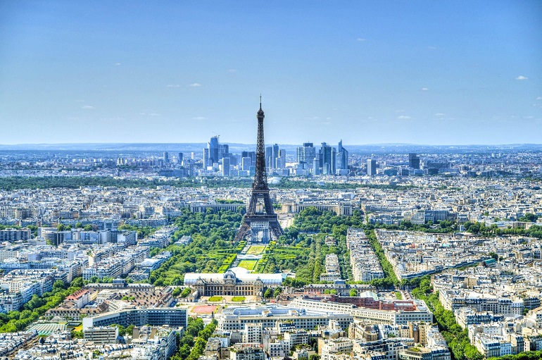 Aerial view of the Eiffel Tower and Paris (photo by Danor Aharon from Pixabay)