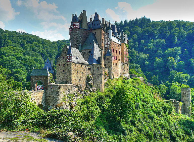 Burg Eltz (photo by Charlie1965nrw at the German language Wikipedia - CC BY-SA 3.0 Unported license)