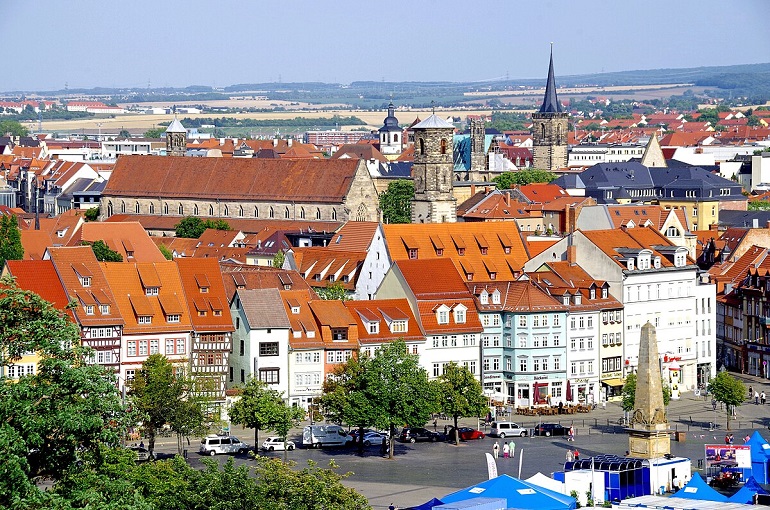 Domplatz, Erfurt (photo by Thomas Hummel - CC BY-SA 4.0)