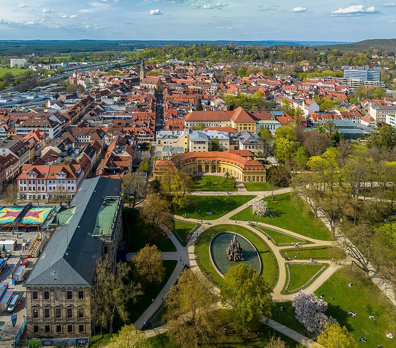 Castle and castle garden in Erlangen (photo by Reinhold Möller - CC BY-SA 4.0)