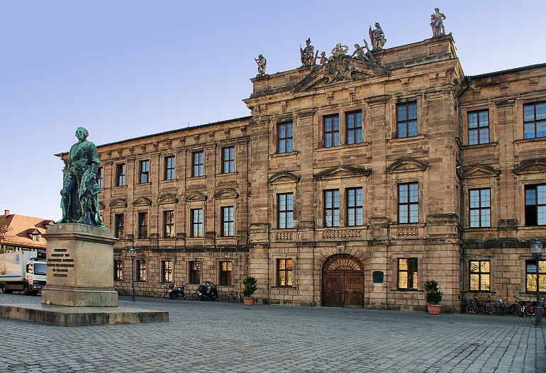 Schloss Erlangen (photo by Selby - CC BY-SA 3.0)