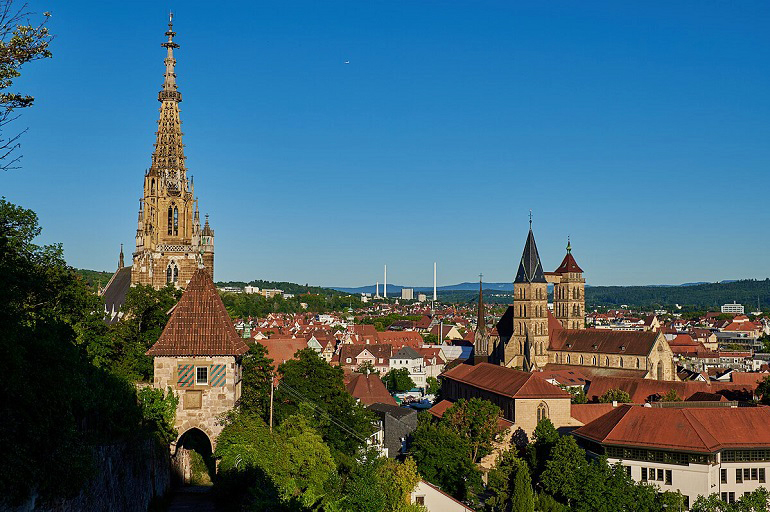 Frauenkirche, Neckarhaldentor, and Stadtkirche in Esslingen am Neckar (photo by Tilman2007 - CC BY-SA 4.0)
