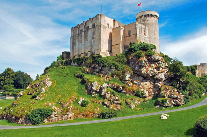 Falaise Castle, Lower Normandy (photo by Viault - CC BY 2.0.)