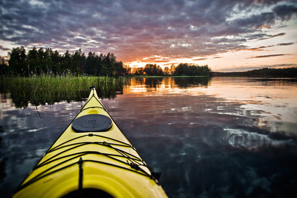 Canoeing on a lake in Finland (© deviantART - Fotolia.com)