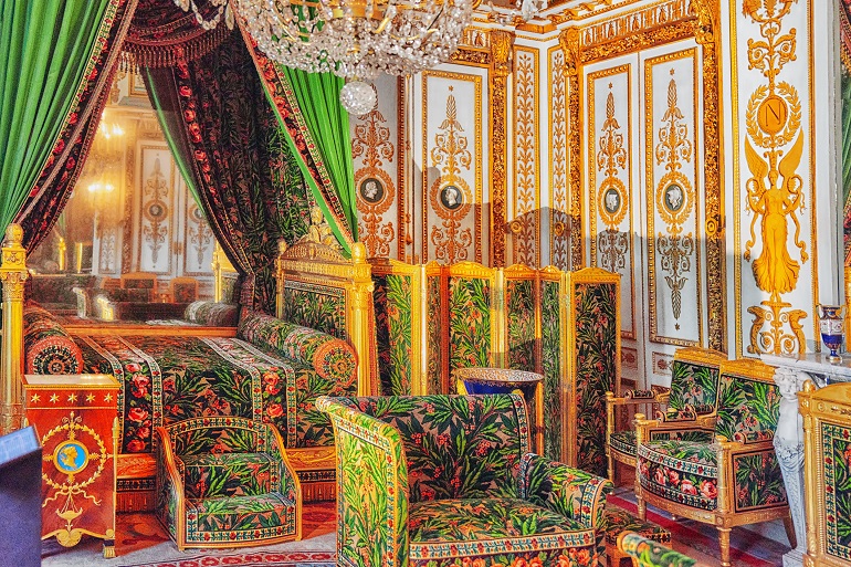 The Emperor's small bedroom, Château de Fontainebleau (© Vitalyedush | Dreamstime.com)