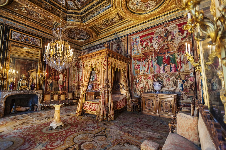 Apartment of the Pope and of the Queen-Mothers, Château de Fontainebleau (© Christian Delbert | Dreamstime.com)
