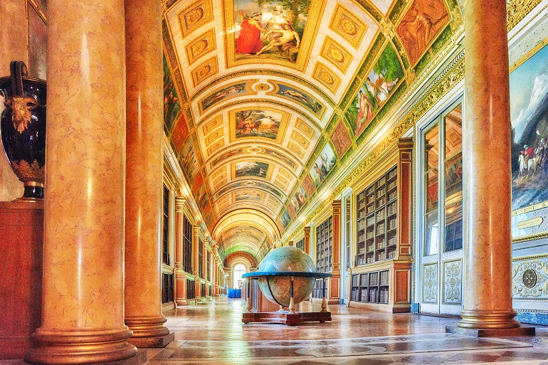 The Diana Gallery, Château de Fontainebleau (© Vitalyedush | Dreamstime.com)