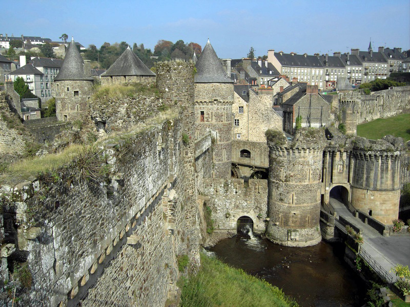 Foug�res Castle, Brittany (&copy; melanieleleu - Fotolia.com)