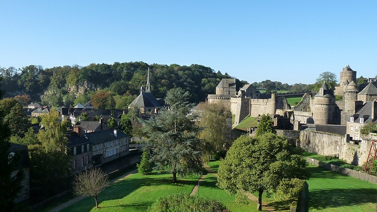 City Walls and castle of Fougères (photo by GO69 - CC BY 4.0)