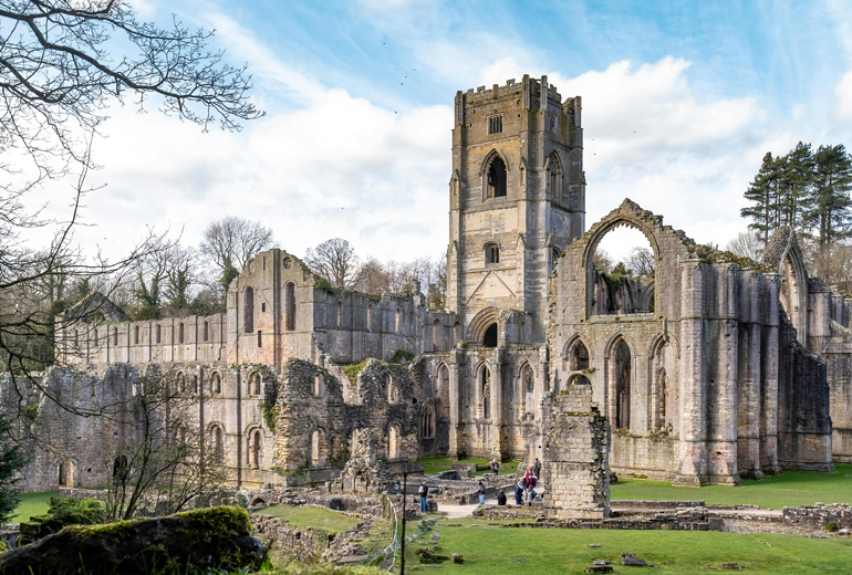 Fountains Abbey (photo by Explore Heritage - pexels.com)