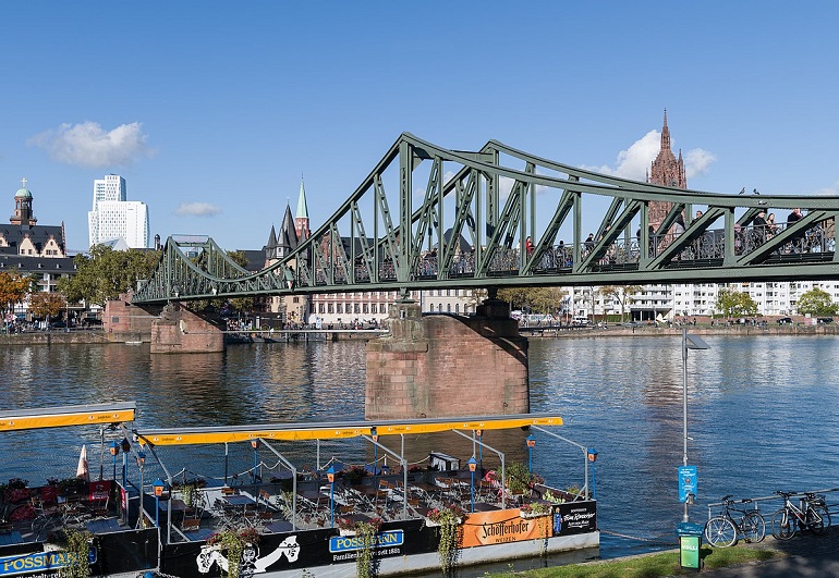 Eiserner Steg, Frankfurt am Main (photo by DXR - CC BY-SA 4.0)