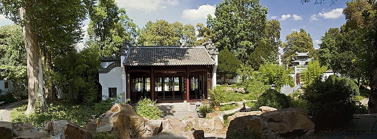 Chinese Garden in Bethmannpark, Frankfurt (photo by Eva K. - GFDL 1.2)