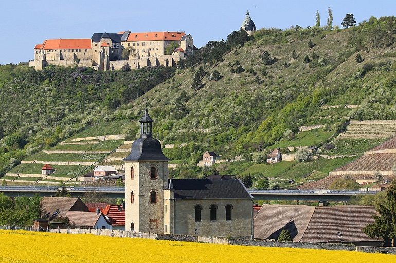 View of Neuenburg Castle from Freyburg (photo by Kora27 - CC BY-SA 4.0)
