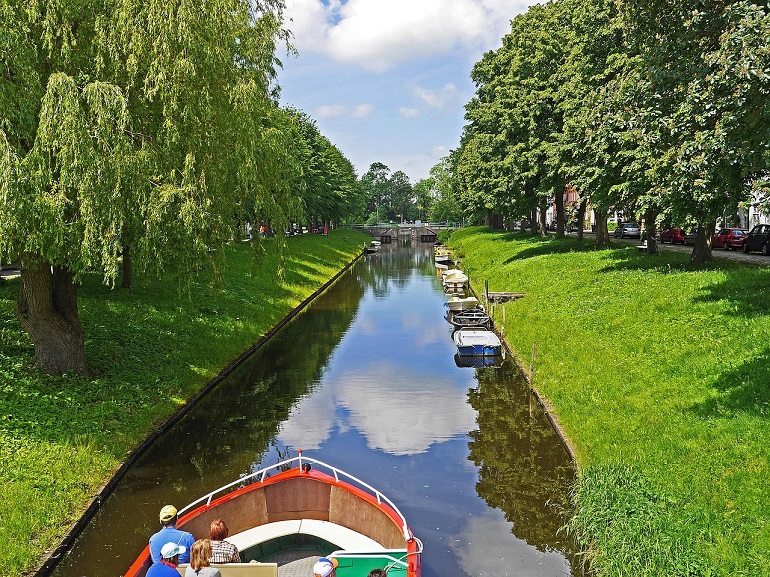 Canal Boat Tour, Friedrichstadt (photo by Erich Westendarp from Pixabay)