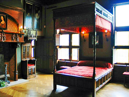 Renaissance bedroom, Castle of Gaasbeek (photo by Donderwolk from nl - CC BY-SA 3.0 Unported license)