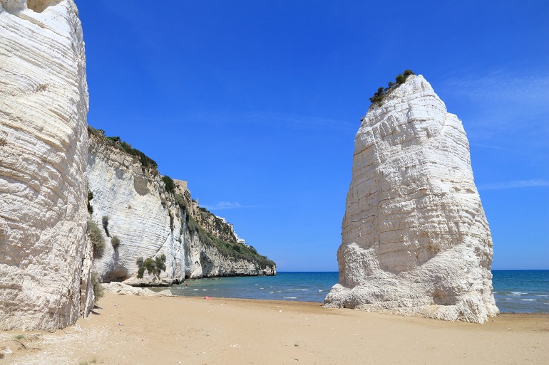 Pizzomunno Beach in Vieste, Gargano National Park (© Tupungato | Dreamstime.com)