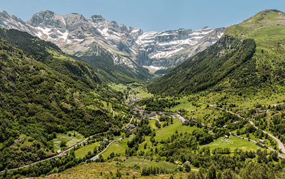 Cirque de Gavarnie, Pyrénées National Park (photo by Benh LIEU SONG - CC BY-SA 3.0)
