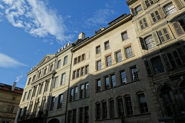 Old Town, Geneva (photo by Guilhem Vellut from Annecy, France - CC BY 2.0)