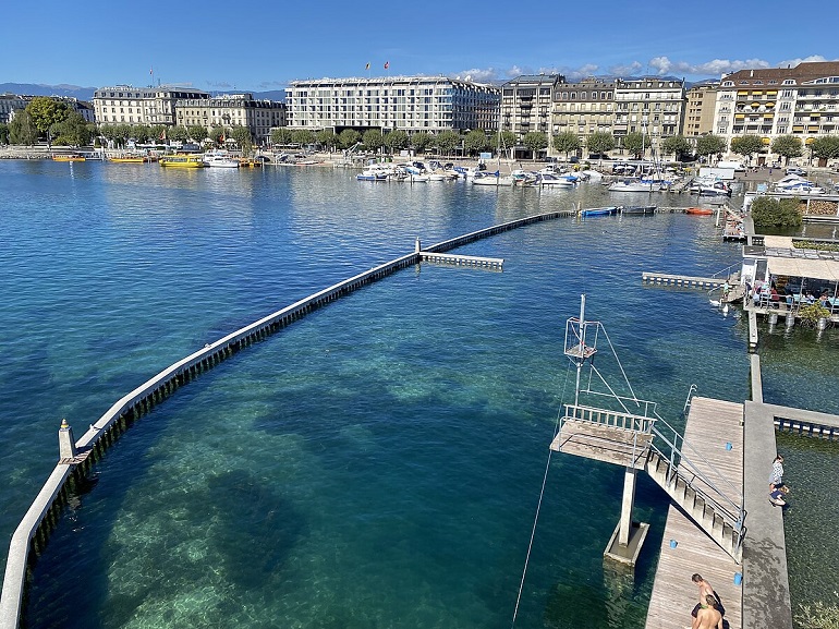 Bains des Pâquis, Geneva (photo by Mourad Ben Abdallah / Wikimedia Commons - CC BY-SA 4.0)