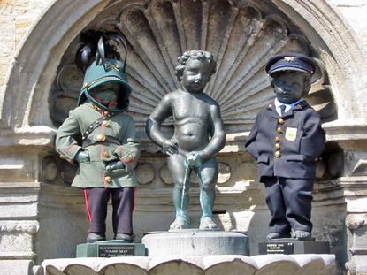 The original Manneken Pis of Geraardsbergen with two clad copies of the Brussels statue (photo by Donar Reiskoffer - Creative Commons license)