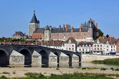 Gien Castle, Centre-Val de Loire, France (photo by Gerd Eichmann - CC BY-SA 4.0)