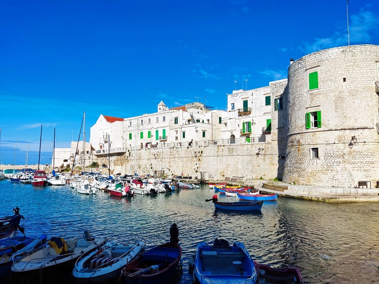 Torrione Aragonese and Giovinazzo's harbour (© Eupedia.com)