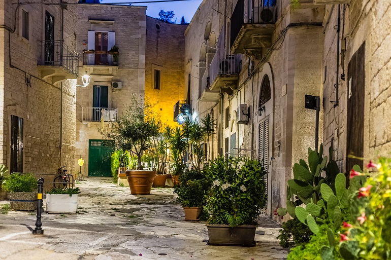 Medieval town of Giovinazzo (© Vividaphoto | Dreamstime.com)
