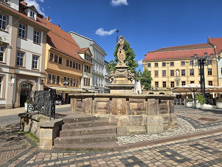 Schellenbrunnen on the Hauptmarkt, Gotha (photo by Rigorius - CC BY-SA 4.0)