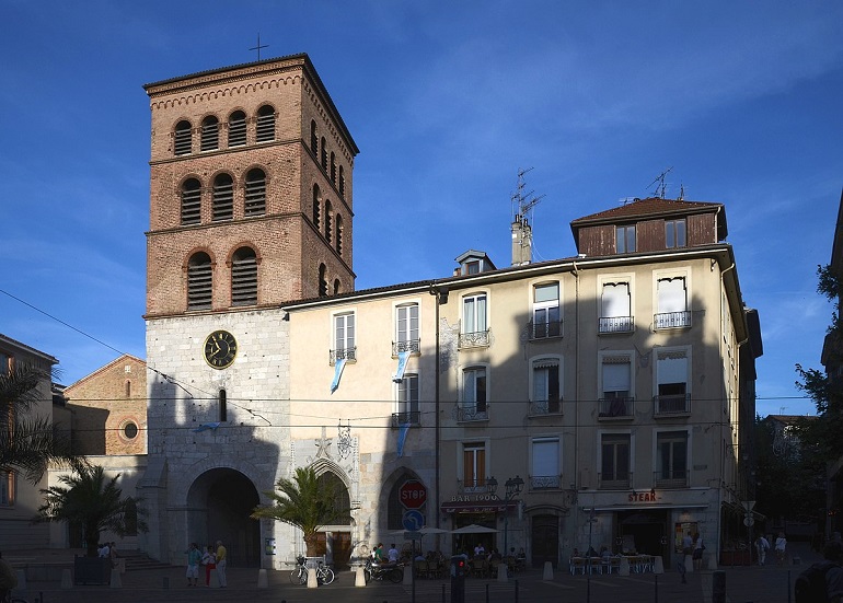 Grenoble Cathedral (photo by Marcin Białek - CC BY-SA 3.0)