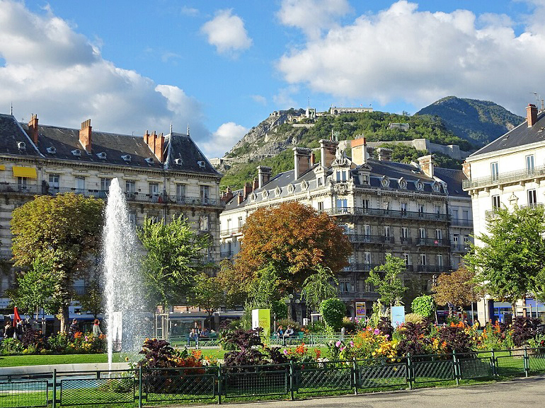 Place Victor Hugo, Grenoble (photo by WorldContributor, reworked by Maciamo - CC BY-SA 4.0)