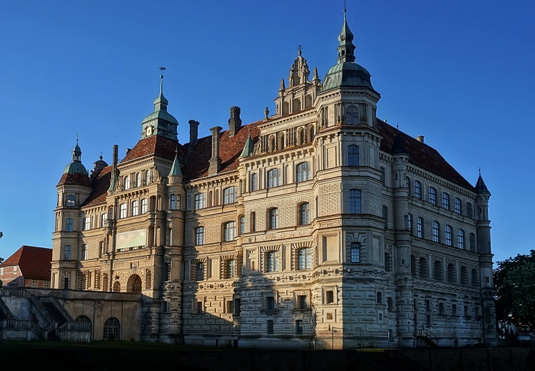 Güstrow Palace (photo by Volker Glätsch from Pixabay)