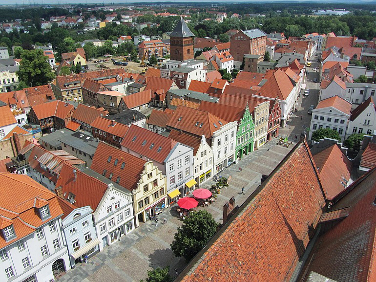 Market Square, Güstrow (photo by Niteshift - CC BY-SA 3.0)