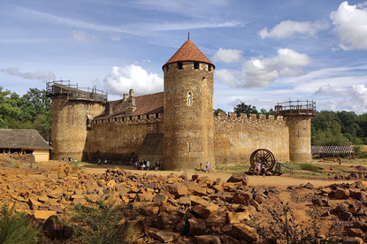 Guédelon Castle, Burgundy (photo by Christophe.Finot - CC BY-SA 3.0)