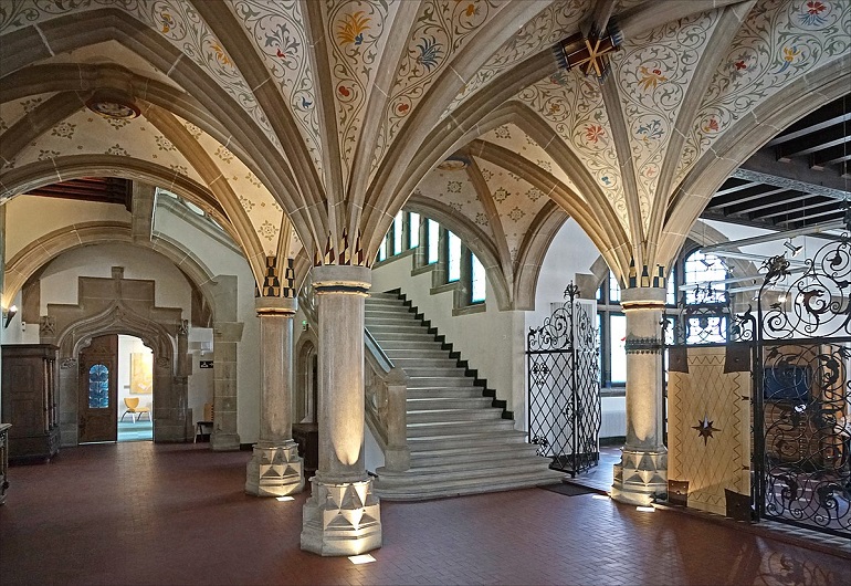 Entrance hall of the Historical Museum of Haguenau (photo by Jean-Pierre Dalbéra - CC BY 2.0)