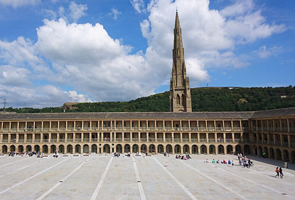 The Piece Hall, Halifax (Steven Haslington - CC BY-SA 2.0)