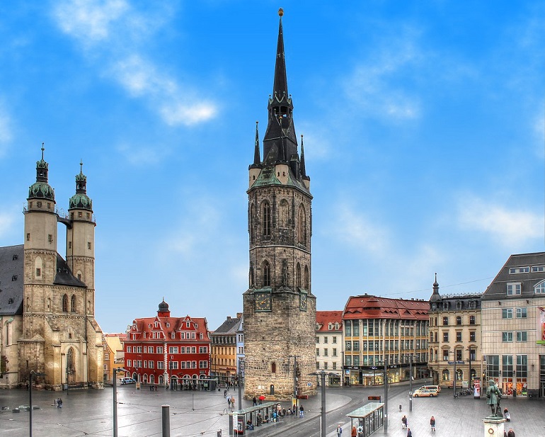 Red Tower on the Market Square, Halle an der Saale (photo by Michael aus Halle - CC BY-SA 3.0)