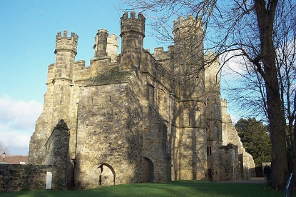 Main Gatehouse of Battle Abbey in Battle, near Hastings (photo by Elliott Simpson - CC BY 2.0)