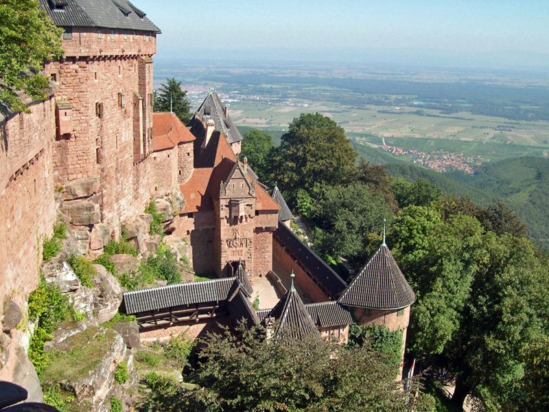 Haut-Koenigsbourg, Alsace (photo by Julien Gascard - CC BY-SA 3.0)
