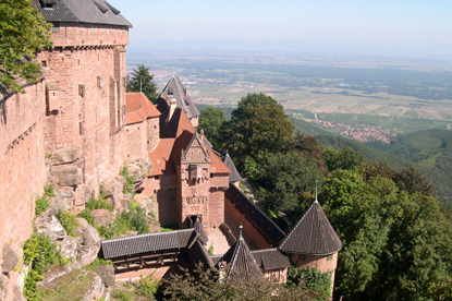 Haut-Koenigsbourg Castle, Alsace (photo by Julien Gascard - CC BY-SA 3.0)