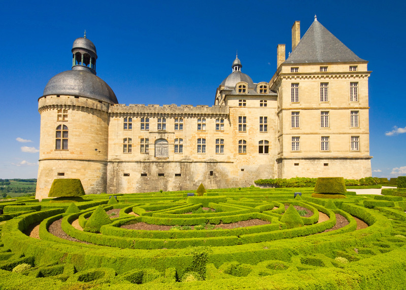 Hautefort Castle, Aquitaine (&copy; poliki - Fotolia.com)