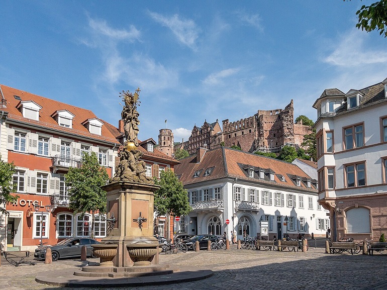 Kornmarkt, Heidelberg (photo by Kent Wang - CC BY-SA 2.0)