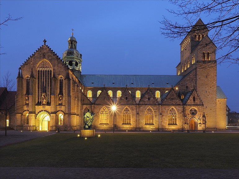 Hildesheim Cathedral (photo by Lenkerbruch - CC BY-SA 4.0)