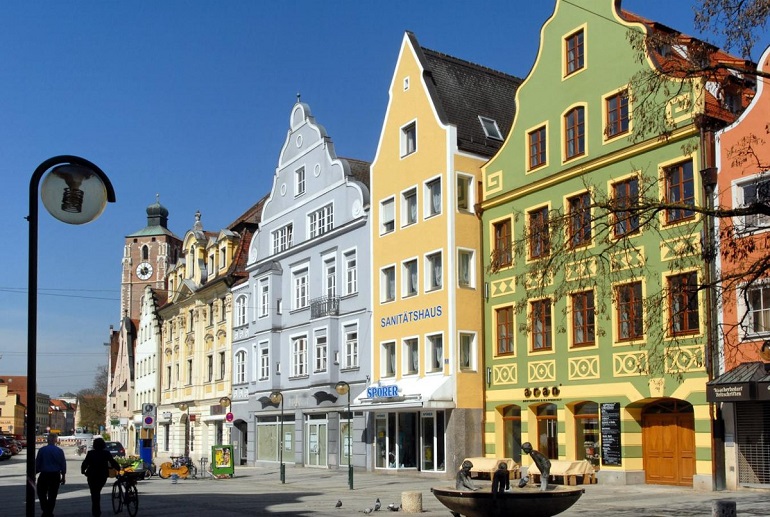 Theresienstrasse, Ingolstadt (photo by Bbb at wikivoyage shared - CC BY-SA 3.0)