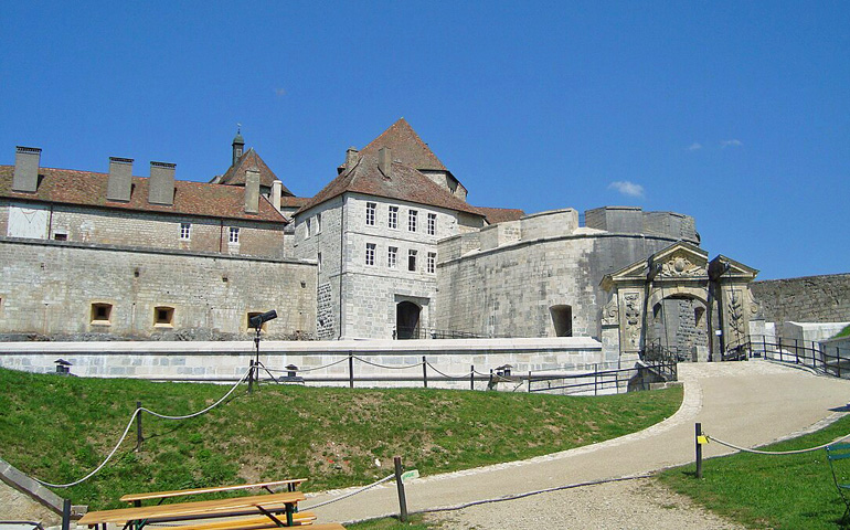 Joux Castle (photo by Tatiana Decrocq - CC BY-SA 3.0)